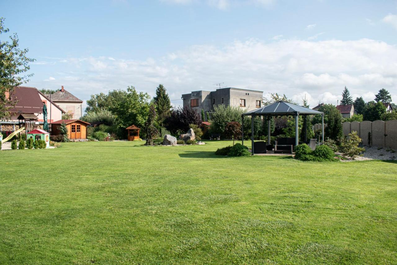Hostinec A Penzion U Sv. Mikulase Hat Luaran gambar